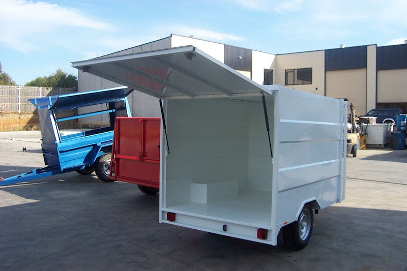 CL017-enclosed-trailer-with-lift-up-back-door-3-large
