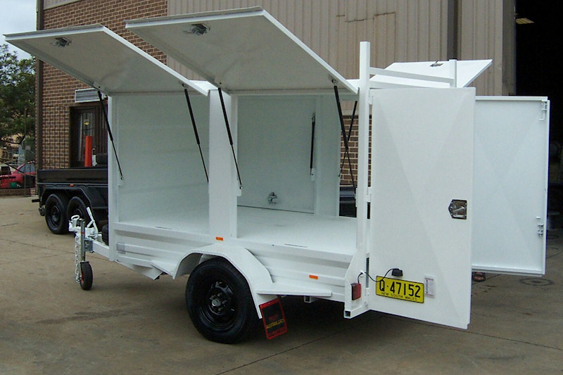 CL015-enclosed-trailer-with-double-door-and-back-door-3-large