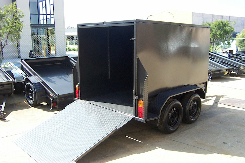 CL018-enclosed-trailer-with-ramp-door-3-large