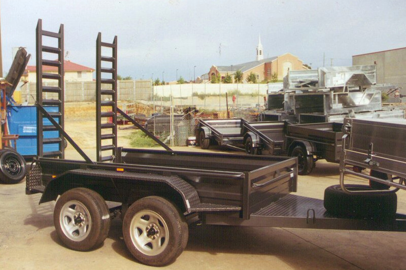 CL041-tandem-plant-trailer-with-finger-ramps-large