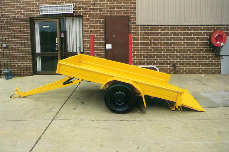 CL048-drawbar-tilt-box-trailer-with-small-ramps-2-large